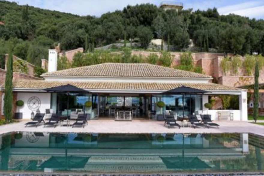 Luxury beachfront villa on the island Corfu photo 2