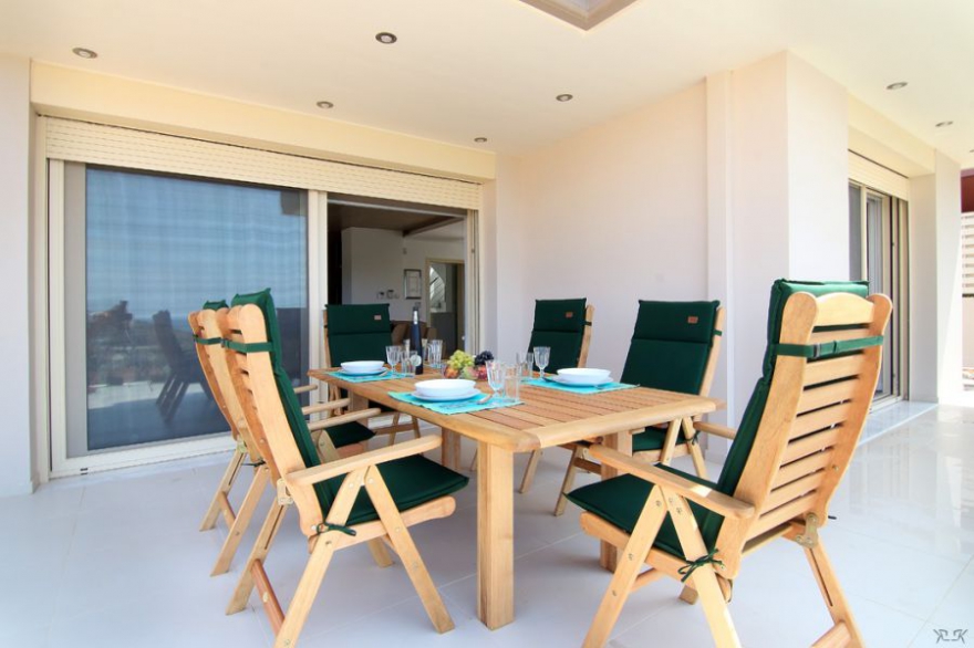 LUXURY VILLA  IN ANAVYSSOS photo 6