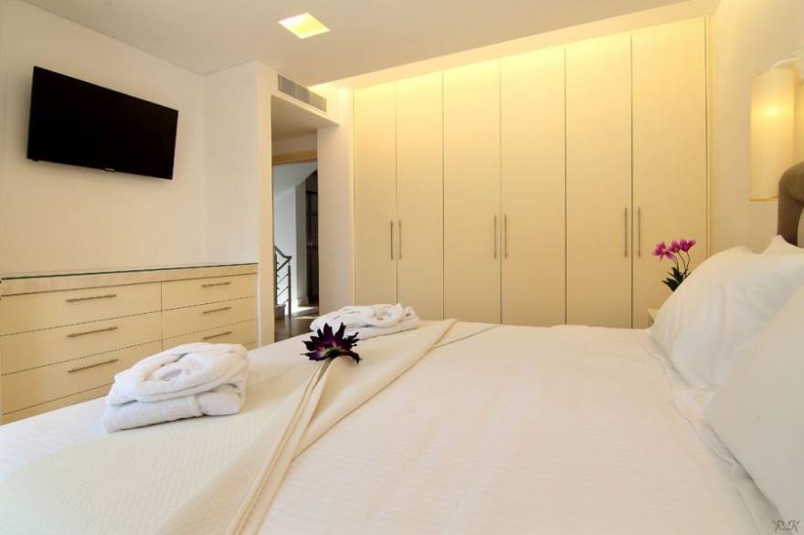 LUXURY VILLA  IN ANAVYSSOS photo 24