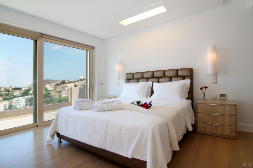 LUXURY VILLA  IN ANAVYSSOS photo 15