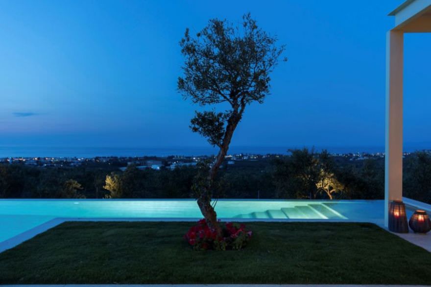 Luxury villa built on a plot of land located in Crete. photo 2