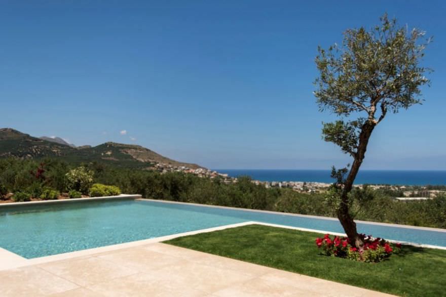 Luxury villa built on a plot of land located in Crete. photo 3