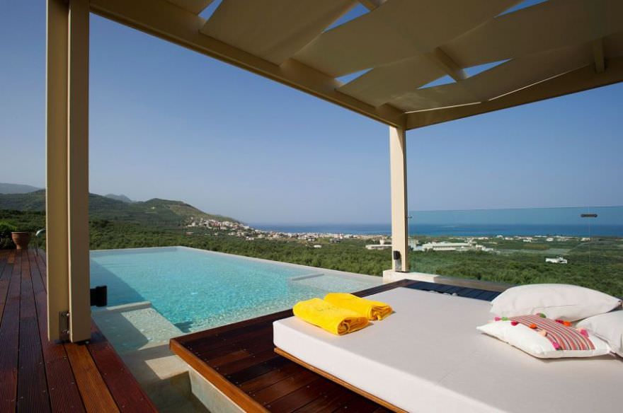 A luxury villa built on a plot of land 5.000 M2 photo 3