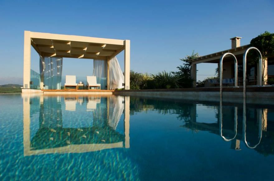 A luxury villa built on a plot of land 5.000 M2 photo 5