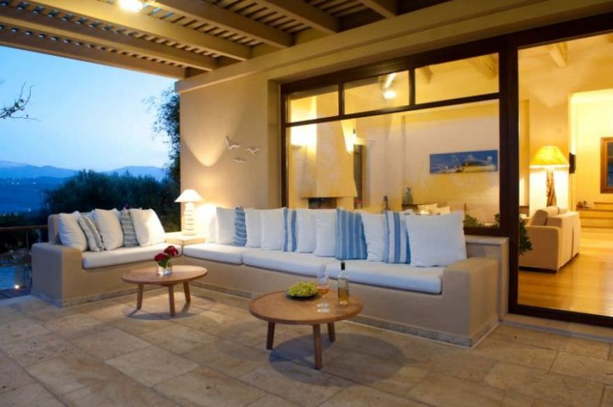 A luxury villa built on a plot of land 5.000 M2 photo 1