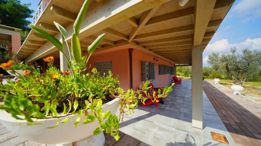 Olive Grove Rock Villa - Порто Хели фото 29