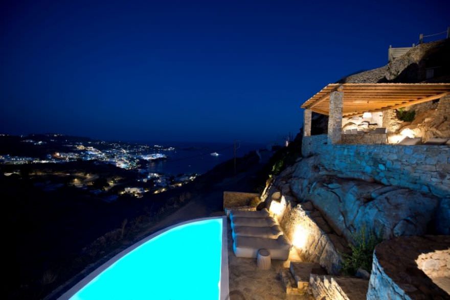 A luxury villa located in St. Lazarus area of Mykonos, on Psarou Bay photo 4