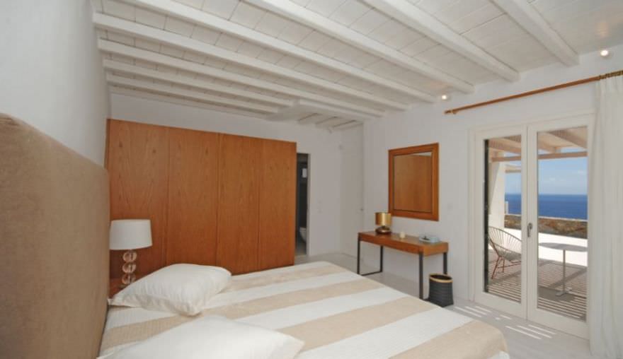 Villa overlooking the superb beach of Super Paradise photo 15