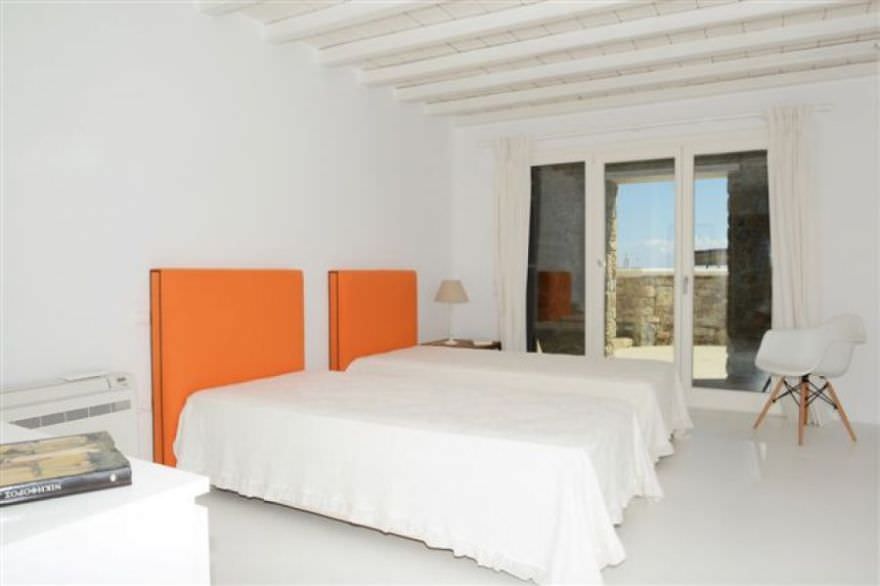Villa overlooking the superb beach of Super Paradise photo 16