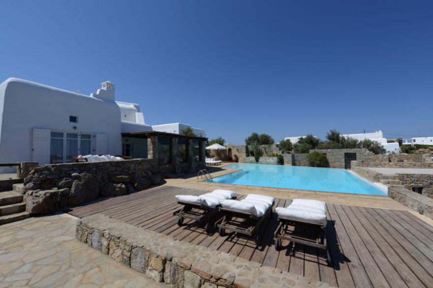Luxury villa in the area of Ornos Bay in Mykonos photo 3