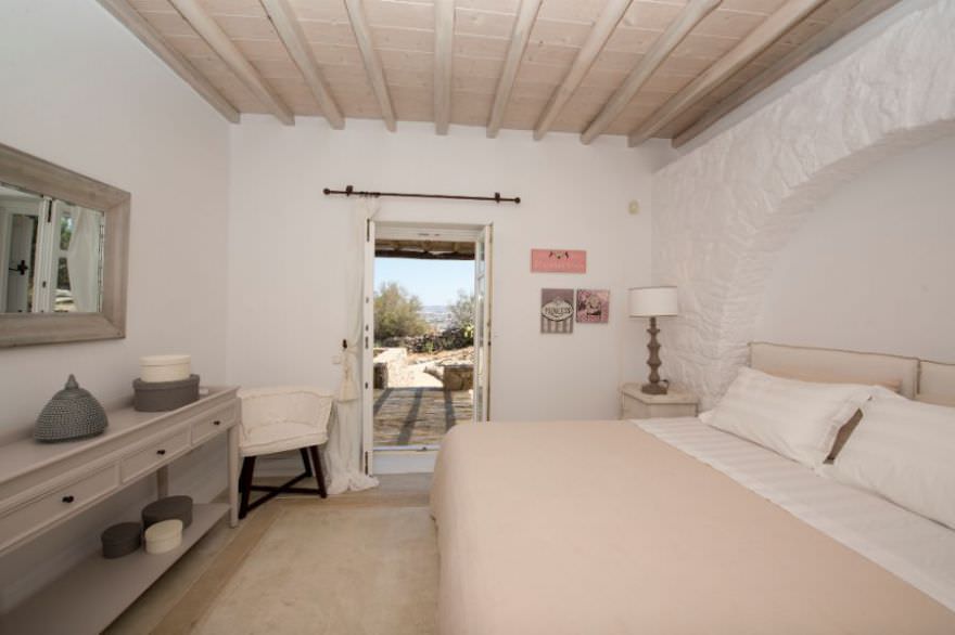 Luxury villa in the area of Ornos Bay in Mykonos photo 9