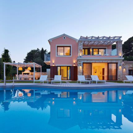 Аренда Вилл в 10 метрах от моря