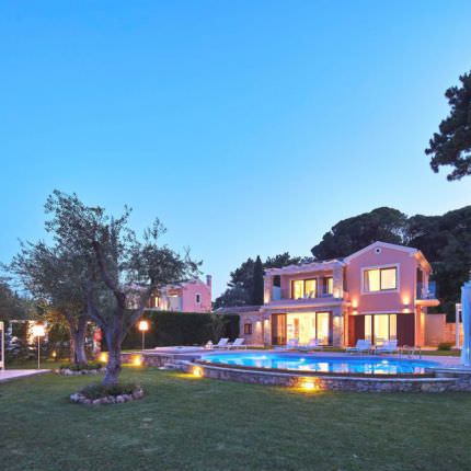 Аренда Вилл в 10 метрах от моря