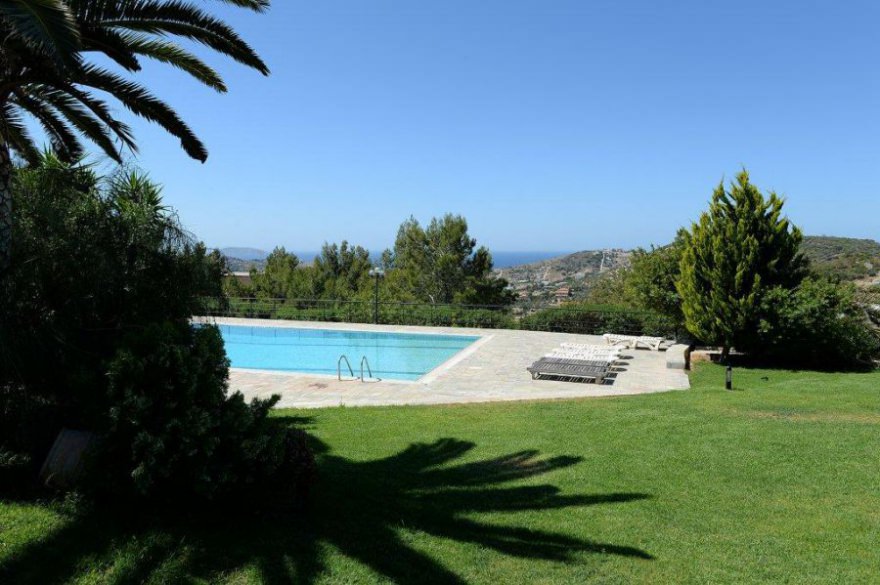 Luxury villa in the suburbs of Athens - Lagonisi photo 2