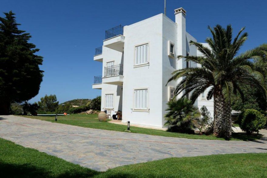 Luxury villa in the suburbs of Athens - Lagonisi photo 3