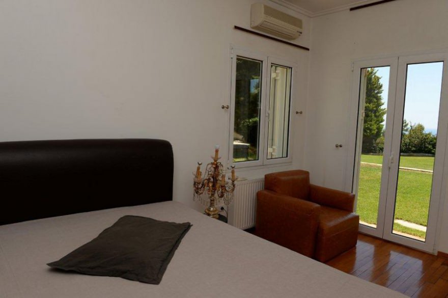 Luxury villa in the suburbs of Athens - Lagonisi photo 15